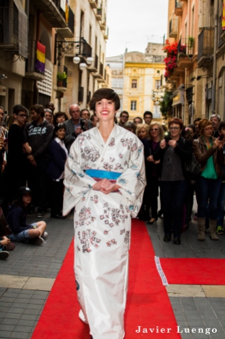Bea va desfilar per Sita Limóm amb el Kimono pintat a mà per Maite Serna